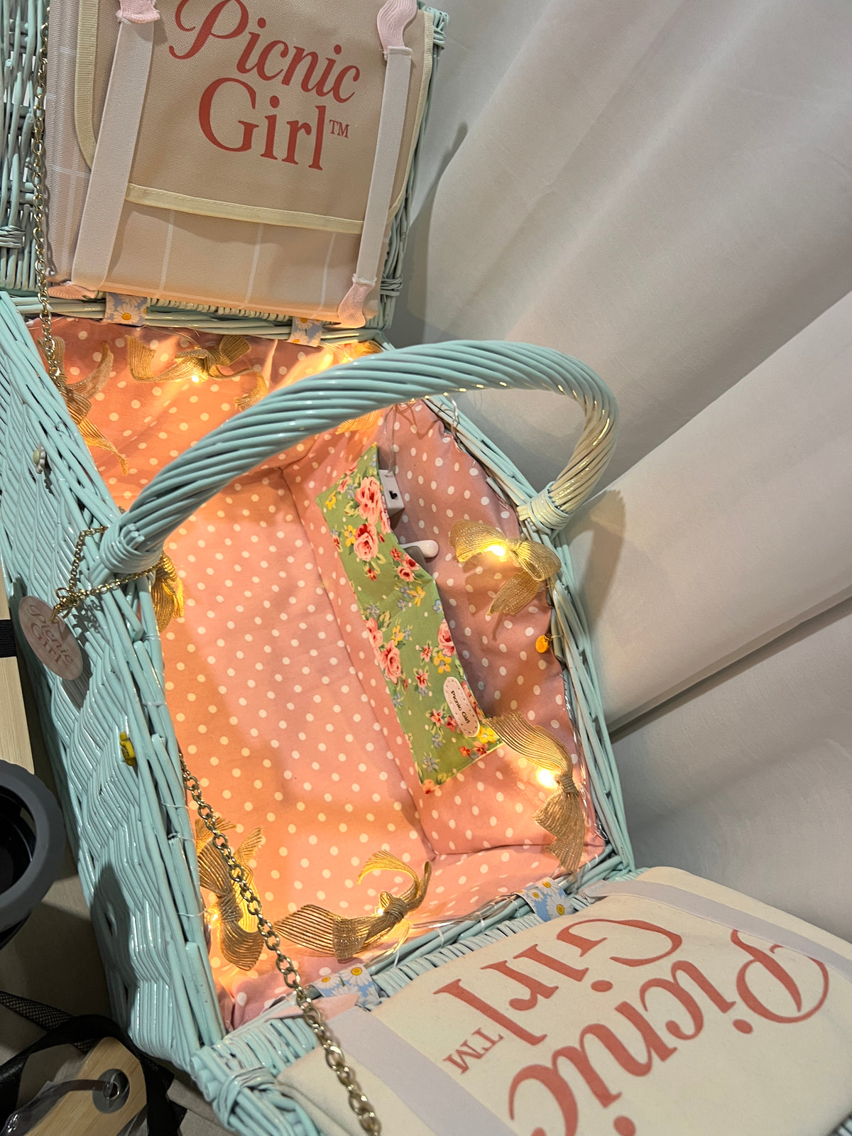 SOLD - The Perfect Gift Does Exist 🌺
