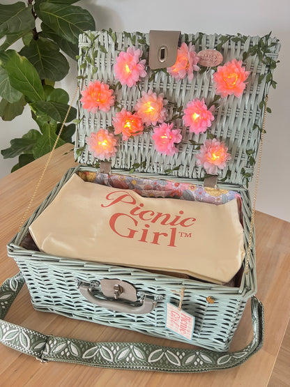 SOLD - green picnic dream. 💚