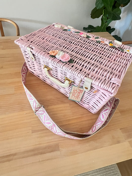 SOLD Pink picnic dreams 🩷