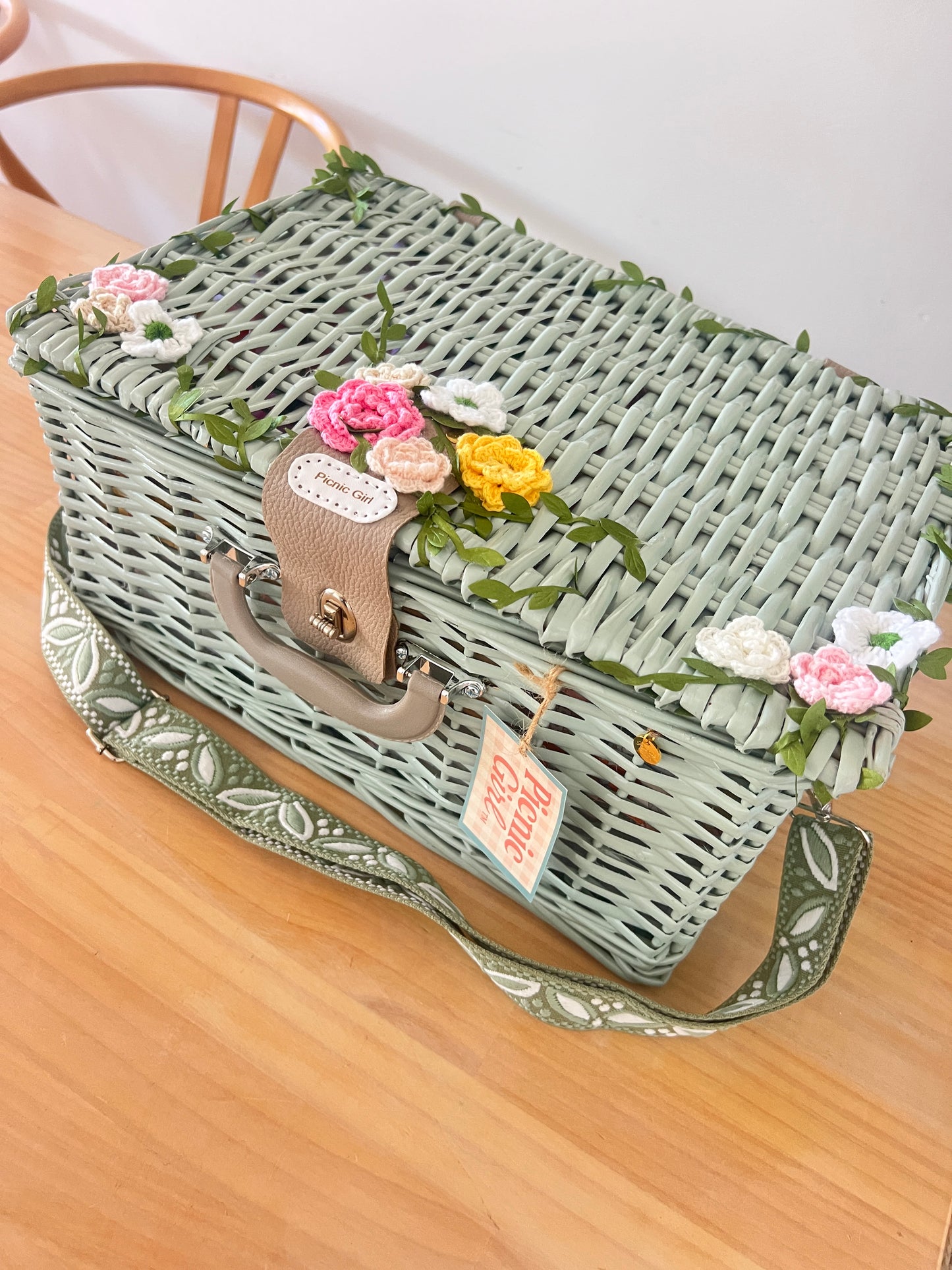 SOLD - green picnic dream. 💚