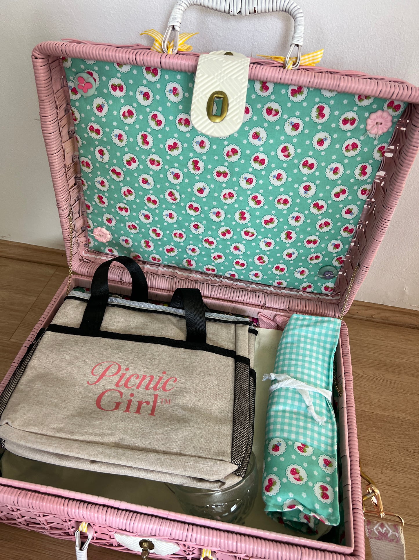 One of a kind Picnic basket set - Strawberry Sunday.