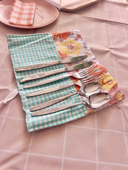 Spring Daisy.                             One Of A Kind Handmade / Upcycled Picnic Basket set