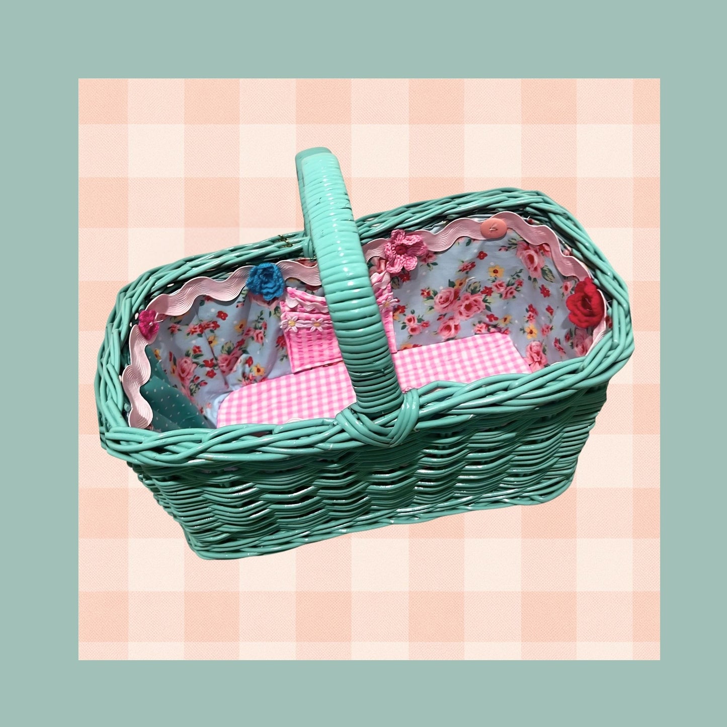 Picnic Girl One of a kind - Vintage Jade Wicker Picnic Basket Set