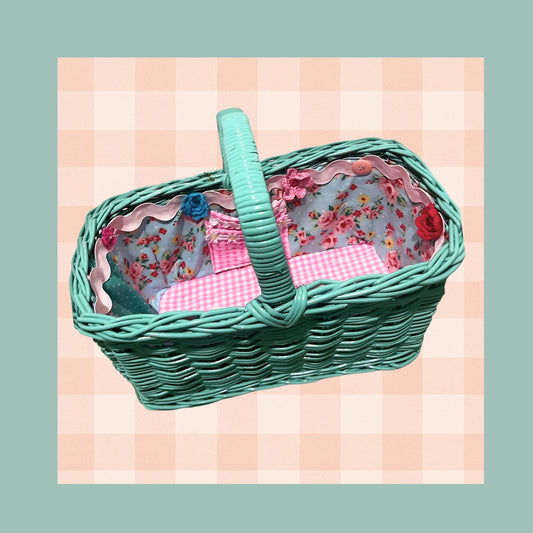 Picnic Girl One of a kind - Vintage Jade Wicker Picnic Basket Set